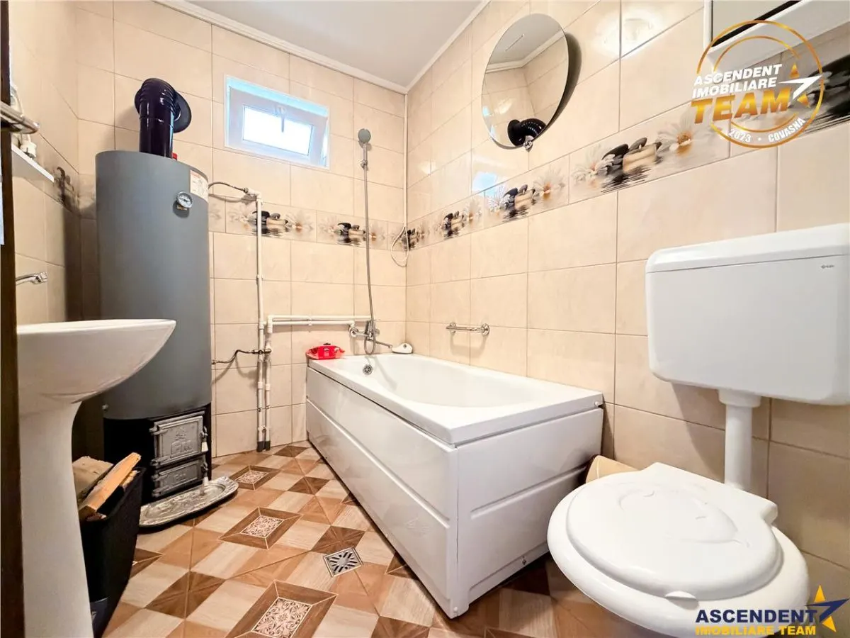 Casa cu teren generos de 1.315 mp, bucatarie de vara complet renovata si acces din doua strazi â€“ Cernat, jud. Covasna - foto 22
