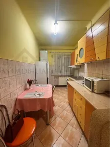 Central, zona liceului Eminescu, apartamet 2 camere decomandat - foto 4