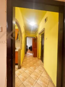 Central, zona liceului Eminescu, apartamet 2 camere decomandat - foto 5