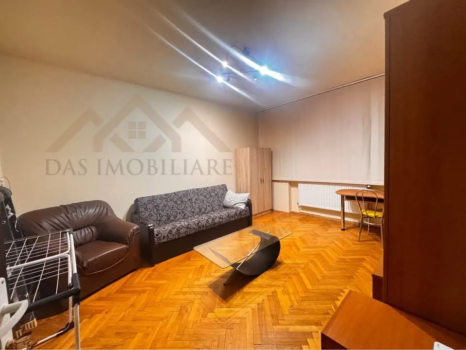 Central, zona liceului Eminescu, apartamet 2 camere decomandat - foto 6