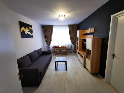 Apartament 2 camere etaj intermediar zona Vlahuta - Brasov