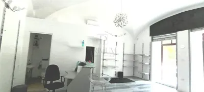 Spatiu comercial renovat cu vitrina - Ultracentral - foto 3