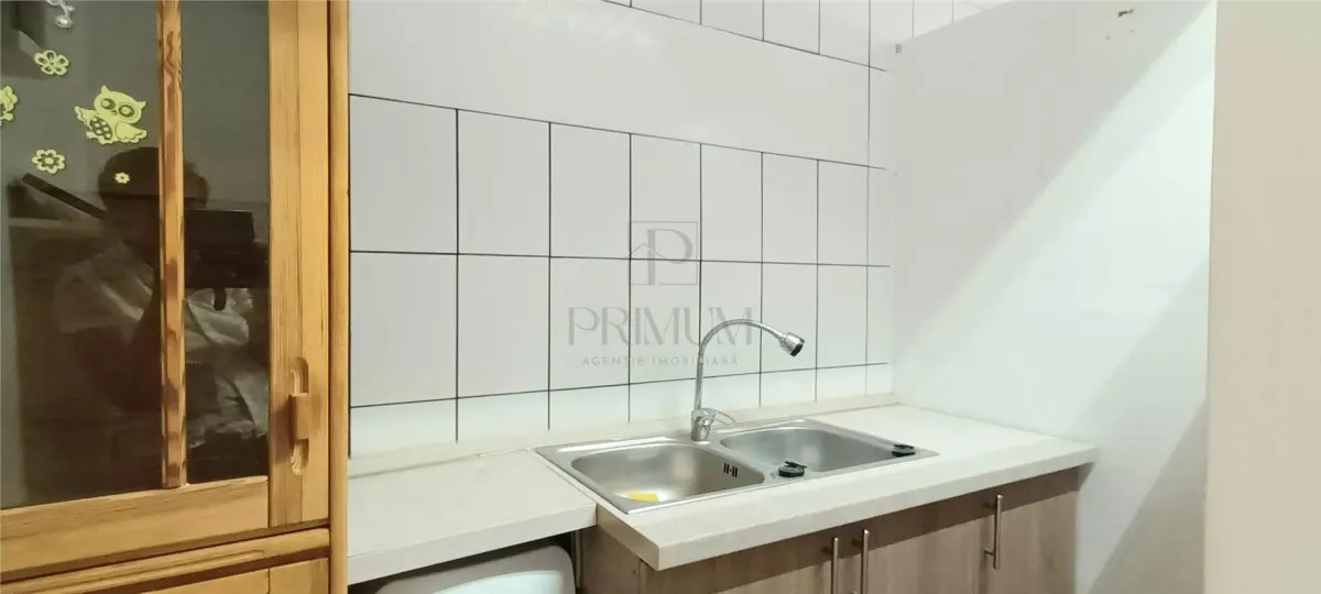 Spatiu comercial cu vitrina si trafic pietonal - Semicentral - foto 4