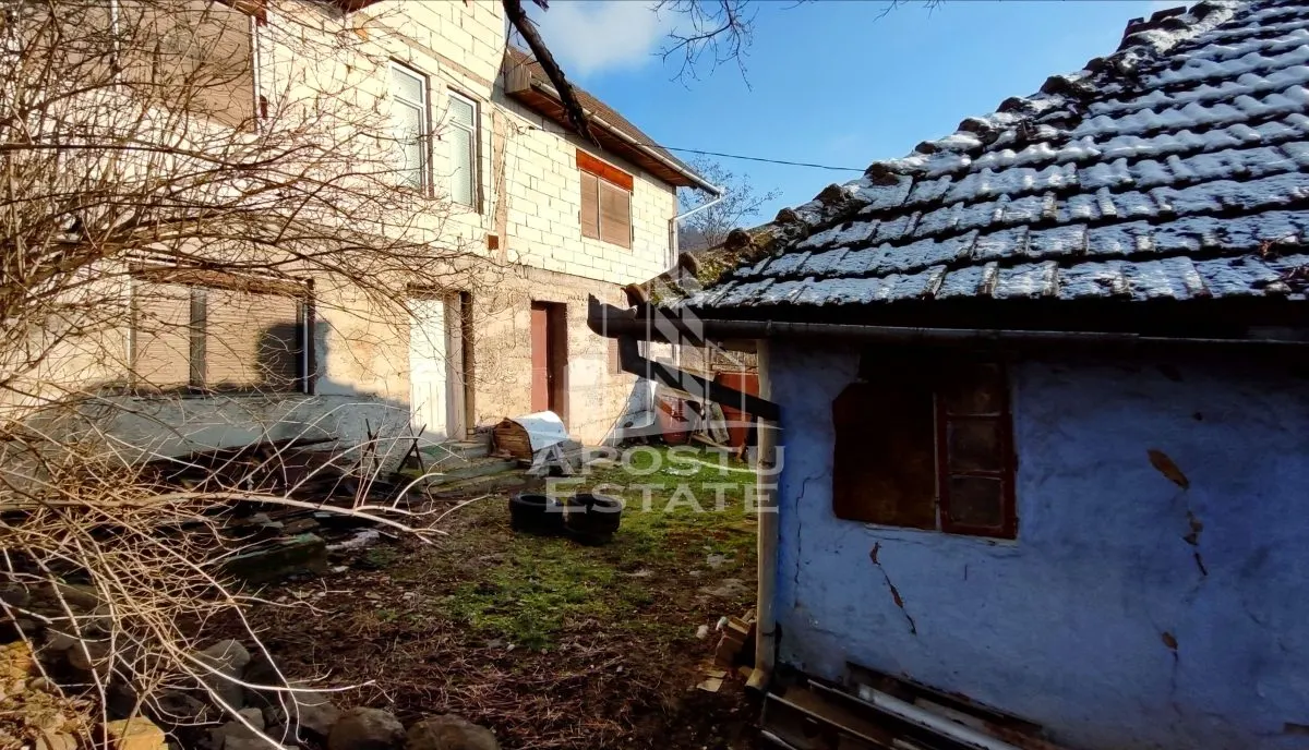 Casa 330 mp + teren 777 mp Sebis 9 camere ,vedere panoramica - foto 8