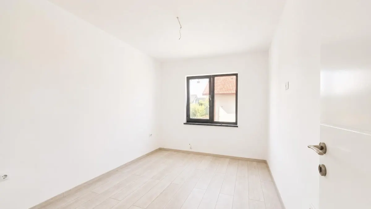 Capat CUG Vila moderna  4 camere 2 bai Lunca Cetatuii - foto 8