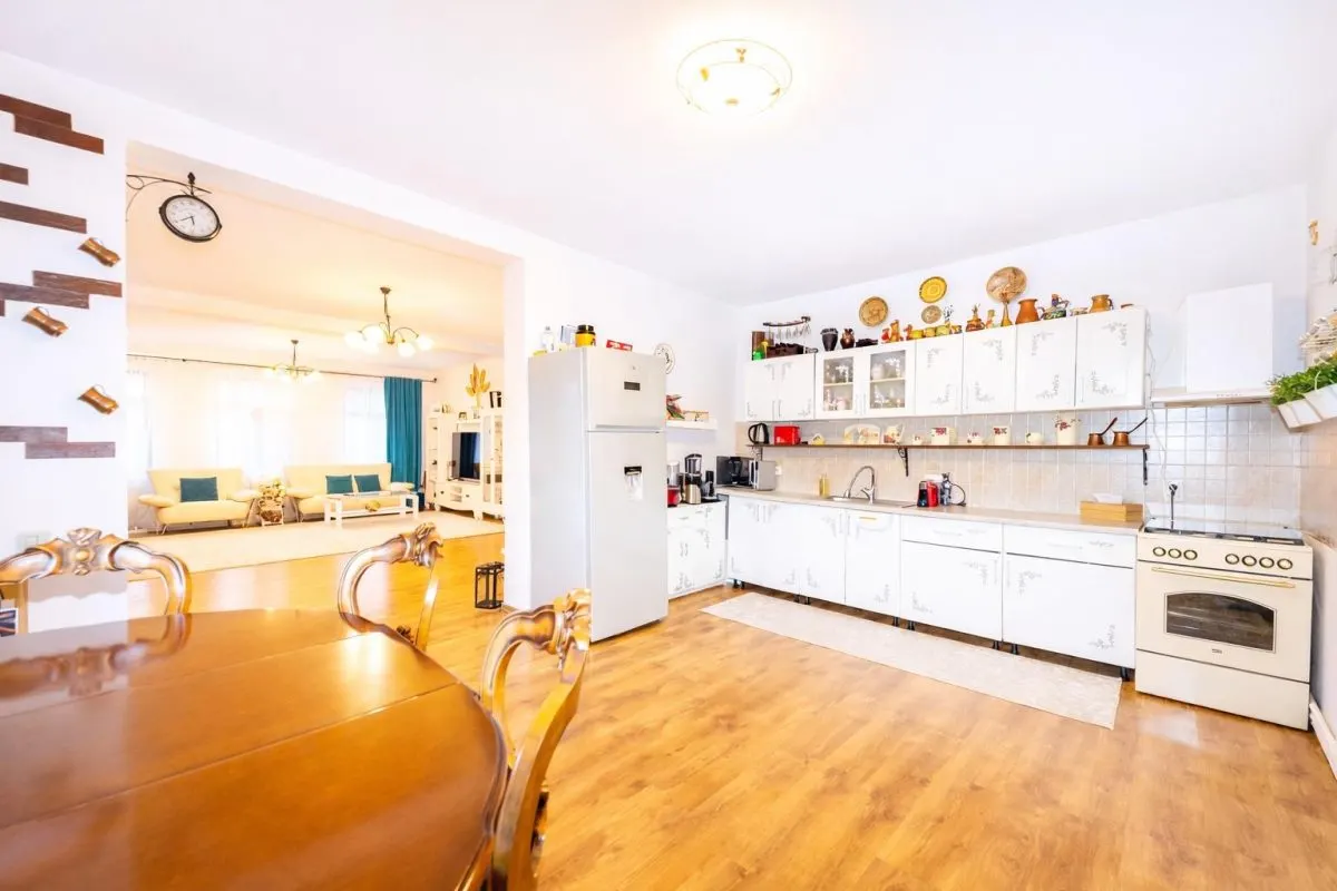 Vila single 4 camere  2 bai S =  193 mp + teren 500 mp Valea Lupului - foto 6