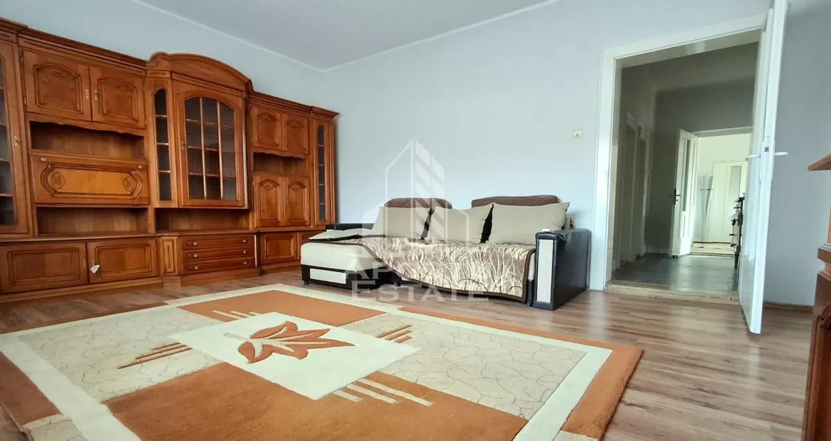 Casa Spatioasa cu Teren Generos in Vladimirescu - foto 1