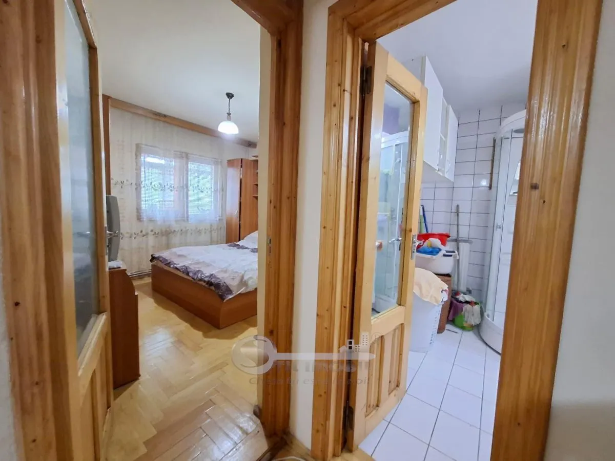 Apartament 3 camere decomandat, Nicolina, baie cu geam - foto 2