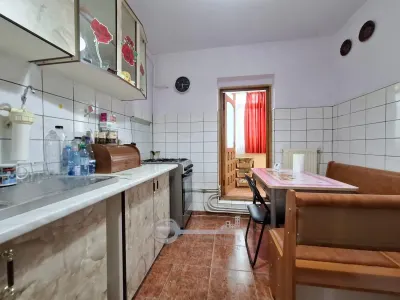 Apartament 3 camere decomandat, Nicolina, baie cu geam - foto 10