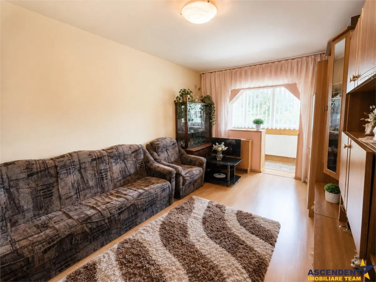 Apartament 3 camere, decomandat, etaj1,  boxa 14 mp, 2 balcoane, Triaj, Brasov - foto 2