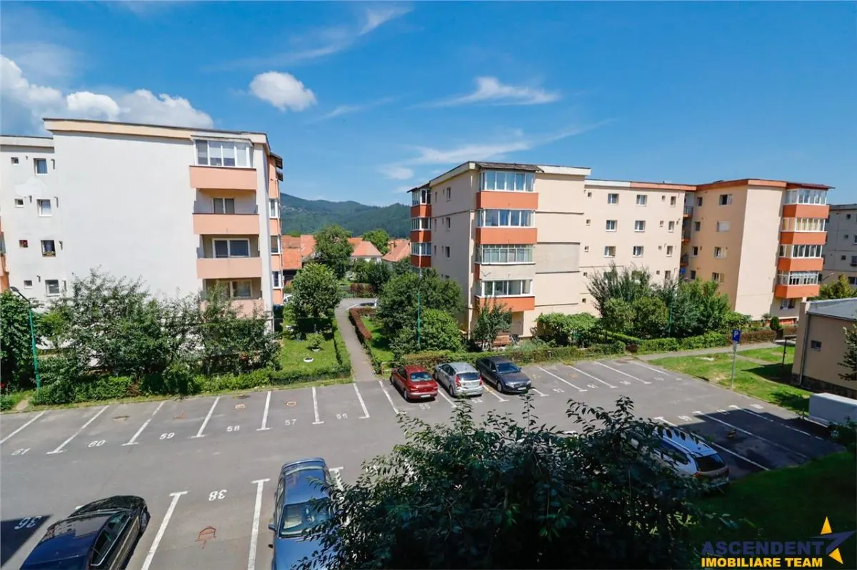 Apartament decomandat, vedere frumoasa, etaj2, Zarnesti, Brasov - foto 11