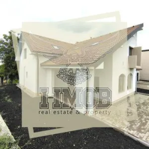 Casa rezidentiala generoasa cu 5 camere 3 bai  dressing  parcare - Sura Mica
