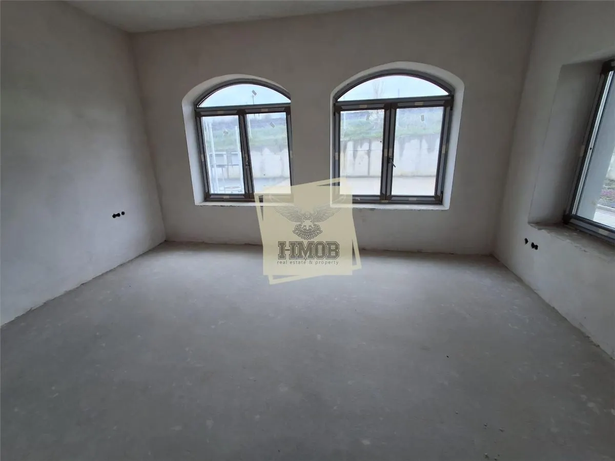 Casa rezidentiala generoasa cu 5 camere 3 bai  dressing  parcare - foto 16