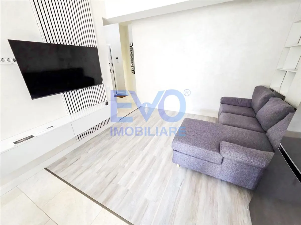 Apartament cu 2 camere, aer conditionat, complex Royal Town Copou - foto 2