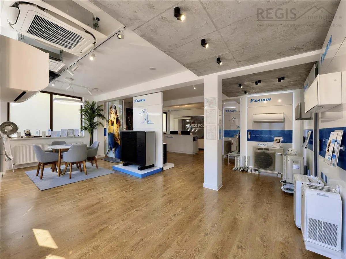 Spatiu comercial cu vad in imobil nou din zona centrala - foto 1