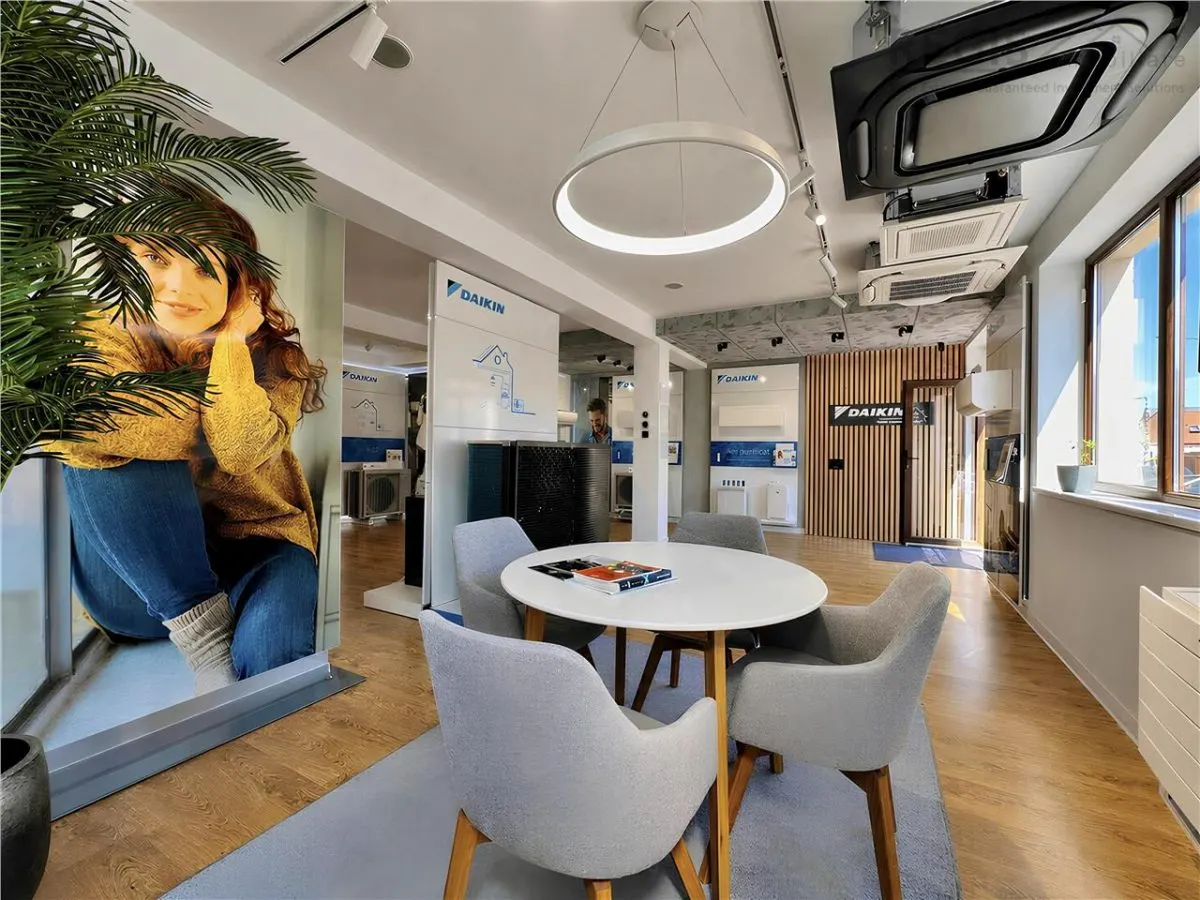 Spatiu comercial cu vad in imobil nou din zona centrala - foto 2