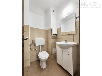 Spatiu comercial cu vad in imobil nou din zona centrala - foto 8