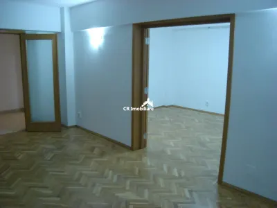 Apartament 4 camere Parter Inalt Decebal - foto 2