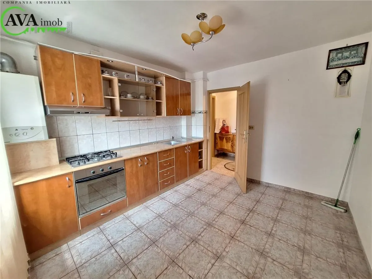 Apartament 2 camere decomandat ,nemobilata, zona Mioritei - foto 5