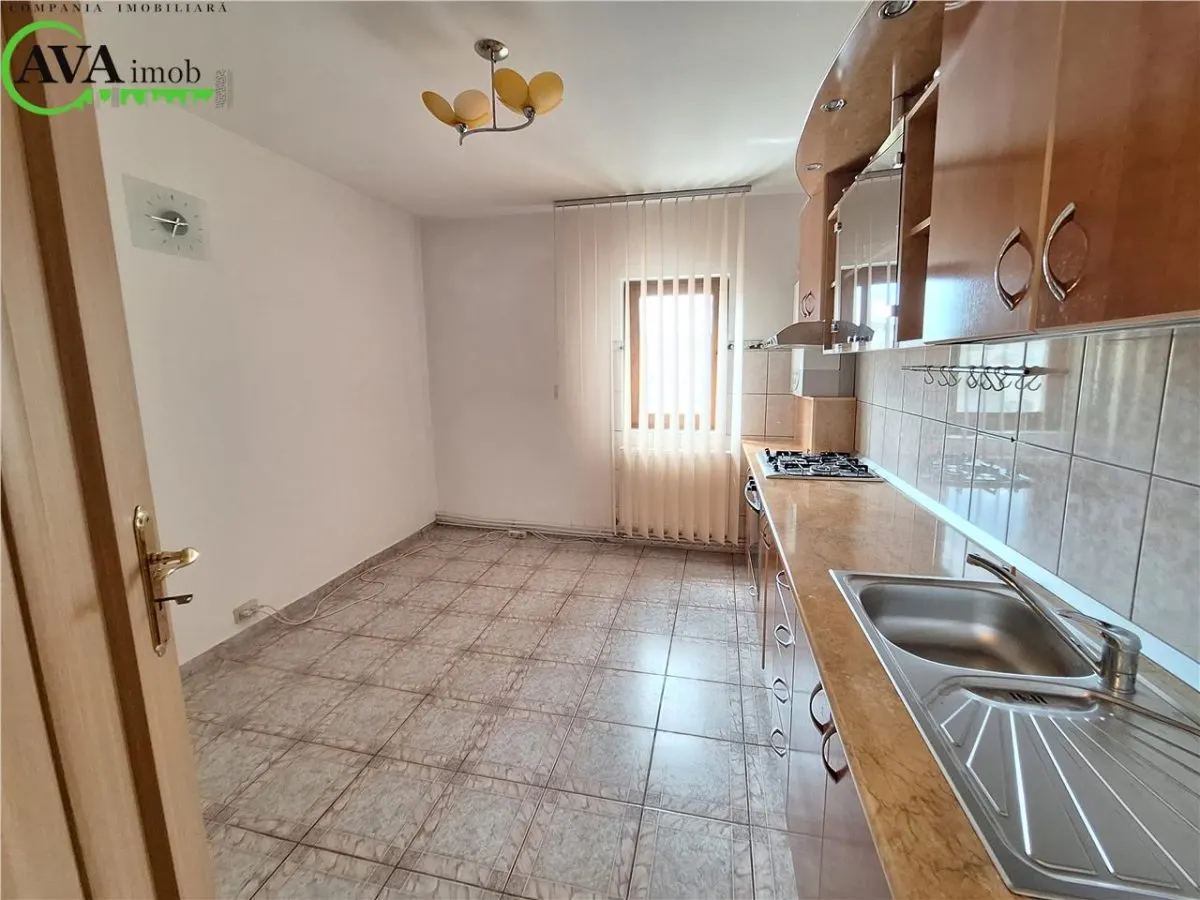 Apartament 2 camere decomandat ,nemobilata, zona Mioritei - foto 6