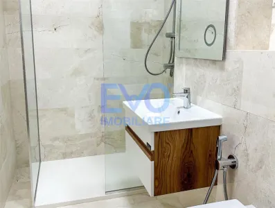 Apartament cu 2 camere, prima inchiriere, complex Royal Town Copou - foto 6