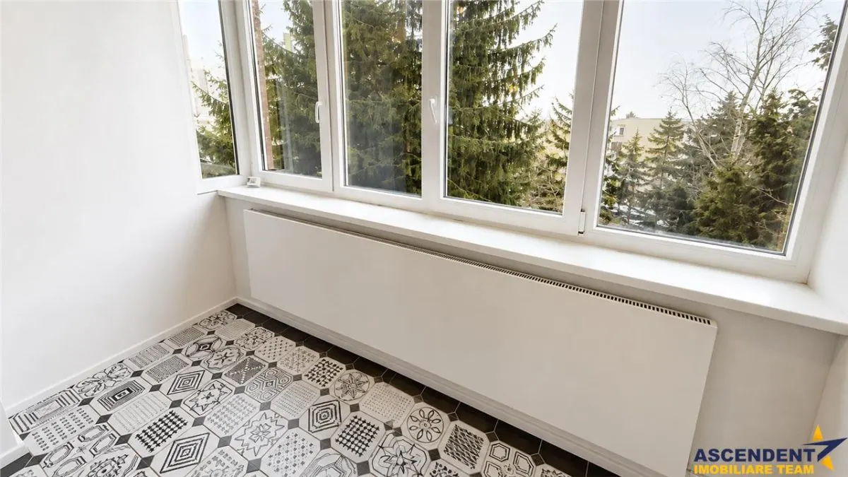 Vedere spre gradina, decomandat si renovat, Centrul Civic, Brasov - foto 4
