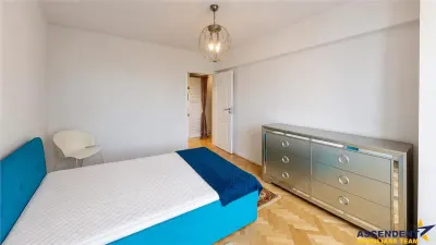 Vedere spre gradina, decomandat si renovat, Centrul Civic, Brasov - foto 10