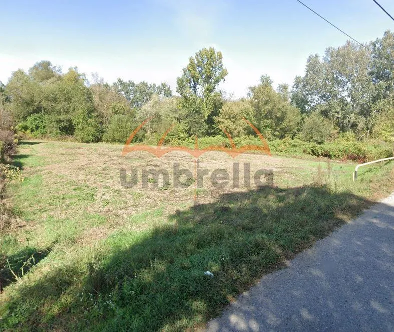 Teren intravilan, cadru natural lângă râu - foto 1