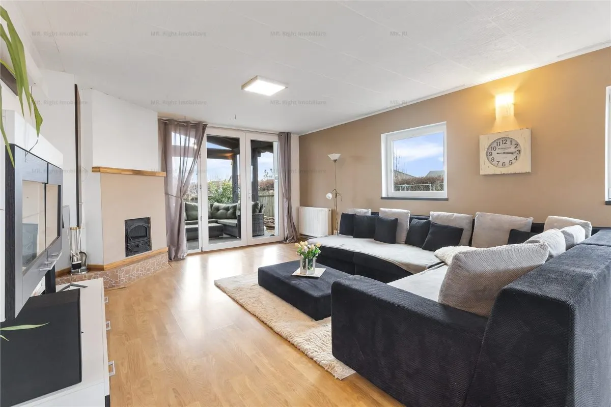 Casa individuala 4 camere cu garaj si curte | Sanpetru - foto 14
