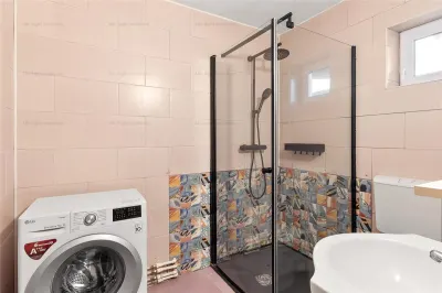 Casa individuala 4 camere cu garaj si curte | Sanpetru - foto 8