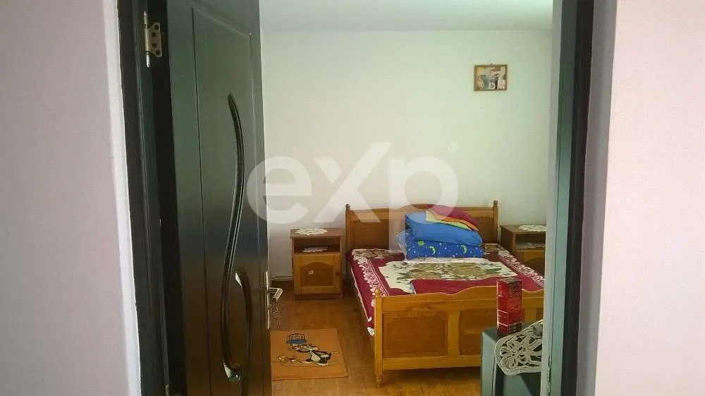 Casă spațioasă cu teren de 2.500 mp în Valea Mărului - foto 3
