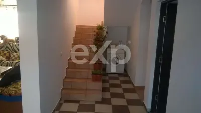 Casă spațioasă cu teren de 2.500 mp în Valea Mărului - foto 4