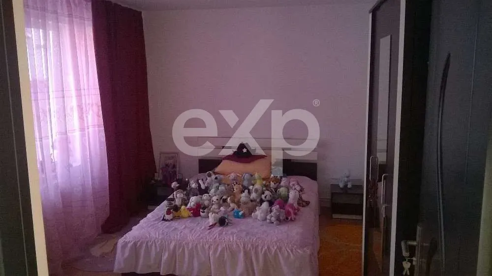 Casă spațioasă cu teren de 2.500 mp în Valea Mărului - foto 5