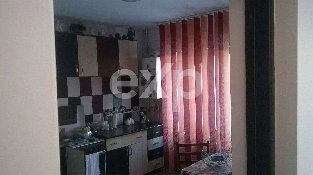 Casă spațioasă cu teren de 2.500 mp în Valea Mărului - foto 7