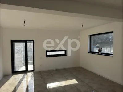 Casă parter cu 3 camere, curte generoasă și liniște deplină – natură și confort - foto 2