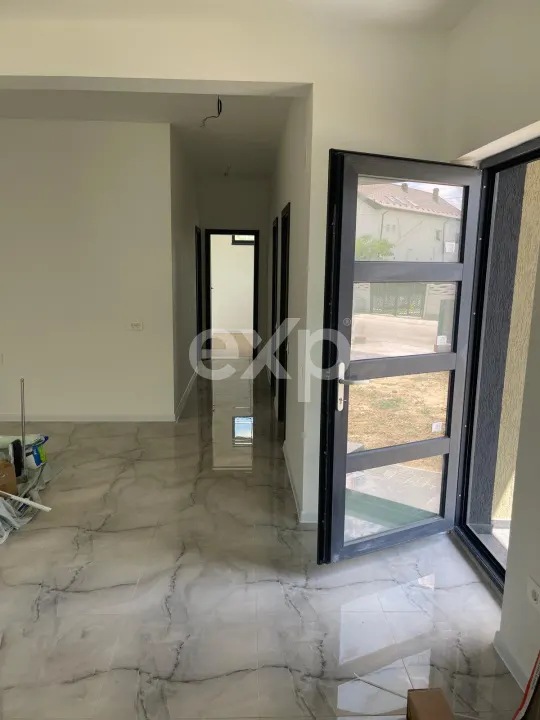 Casă parter cu 3 camere, curte generoasă și liniște deplină – natură și confort - foto 12