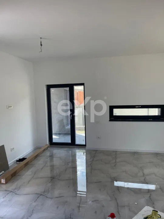 Casă parter cu 3 camere, curte generoasă și liniște deplină – natură și confort - foto 14