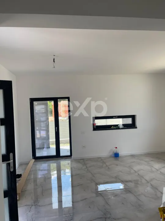 Casă parter cu 3 camere, curte generoasă și liniște deplină – natură și confort - foto 15
