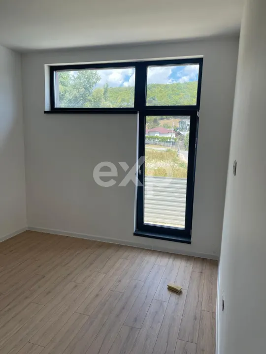 Casă parter cu 3 camere, curte generoasă și liniște deplină – natură și confort - foto 17
