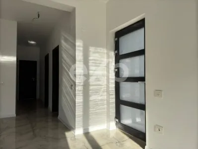 Casă parter cu 3 camere, curte generoasă și liniște deplină – natură și confort - foto 3