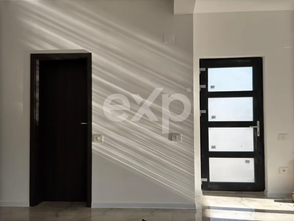 Casă parter cu 3 camere, curte generoasă și liniște deplină – natură și confort - foto 4