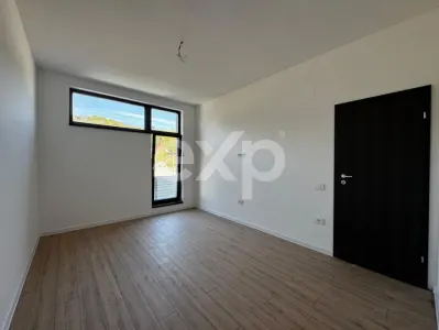 Casă parter cu 3 camere, curte generoasă și liniște deplină – natură și confort - foto 5