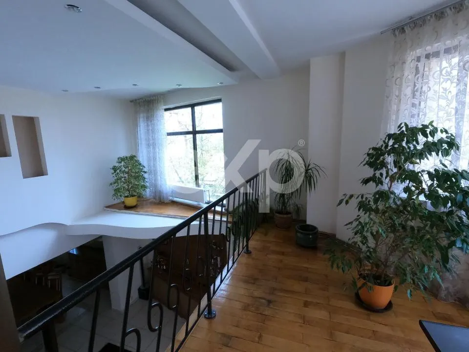 Vilă Exclusivistă cu Terasă și Curte Generoasă în Găvana, Pitești - foto 16