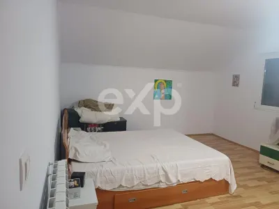 Vilă 4 camere cu garaj dublu, teren 500 mp, Albota – zonă centrală - foto 6