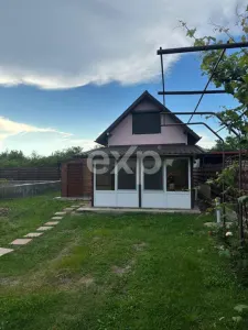 Teren 445 cu fundatie de casa mare + o Casuta locuibila moderna de 2 camere - Pitesti