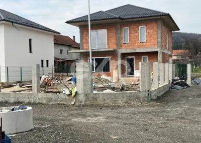 Case 4 camere + mansardă | 130 mp utili | teren 460 mp | Curtea de Argeș - foto 2