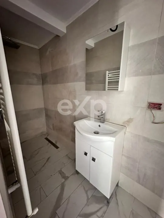 Apartament cu 2 camere ,Micro 8 ,Aleea Grivita - foto 4