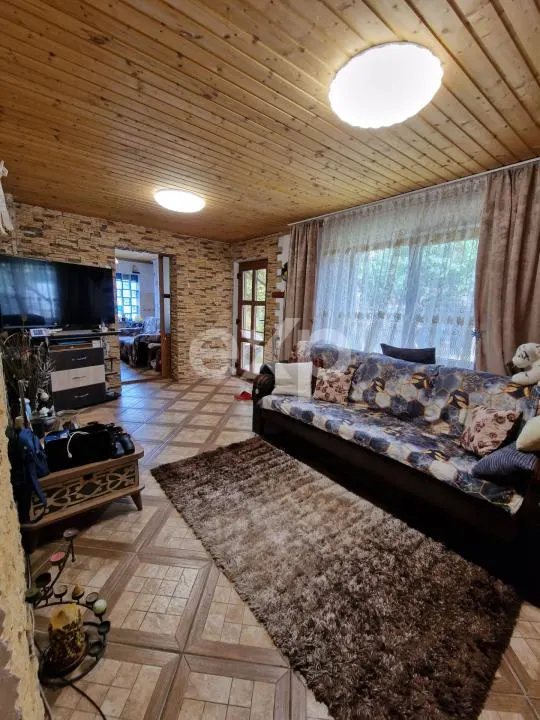 Casă de vânzare în Mircea Vodă + teren 1600 mp - foto 2