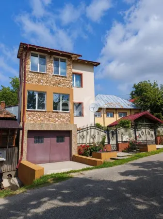 Casă 9 camere Ștefănești - poza 1