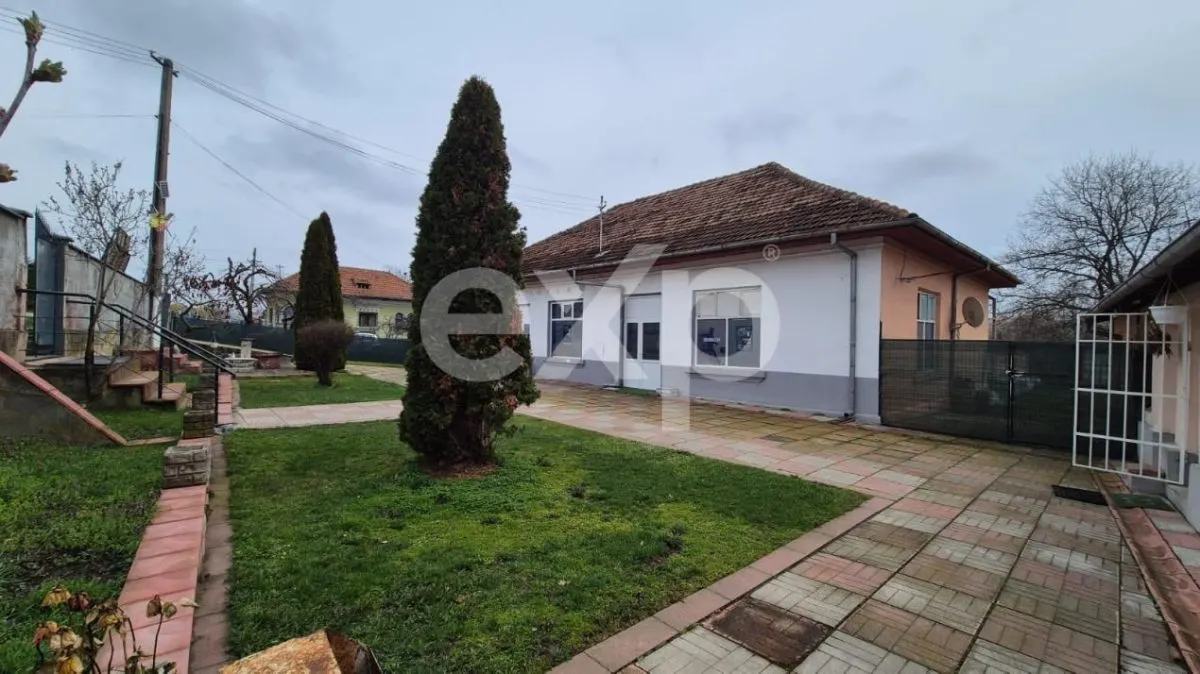 Spațiu Comercial 210 mp + Teren 2.000 mp | Centru Băjești | Chiriaș Existent - foto 1